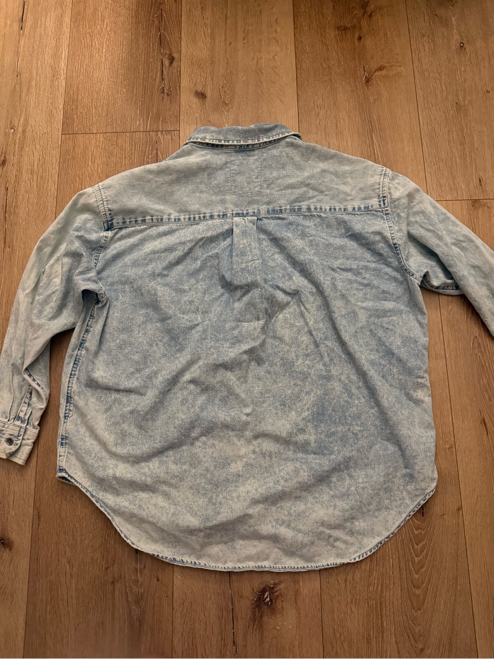 Aerie - oversized denim shirt - acid wash - Picture 7 of 7